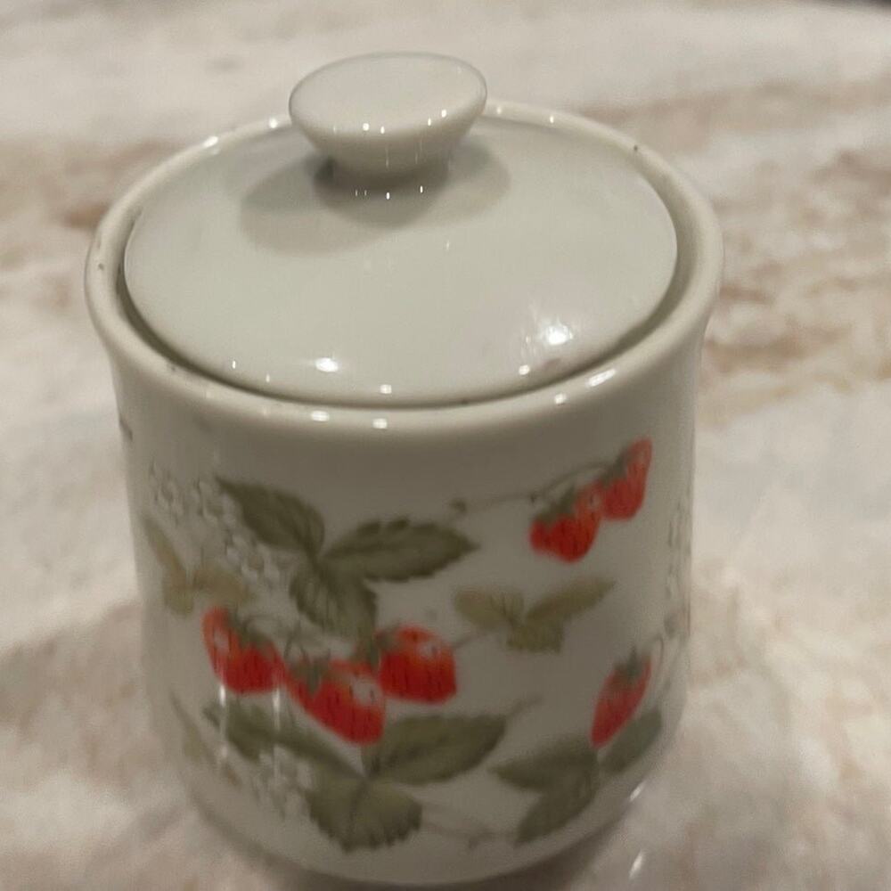 Vintage strawberry jar with candle 4"